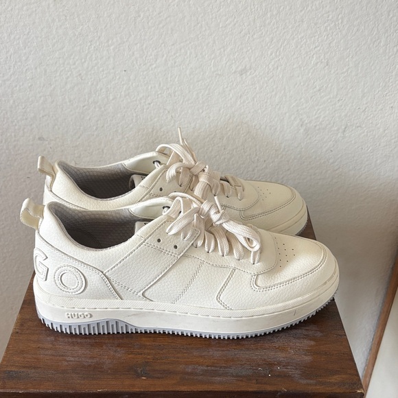 HUGO Off-White Sneakers with Bold Logo - Picture 3 of 10